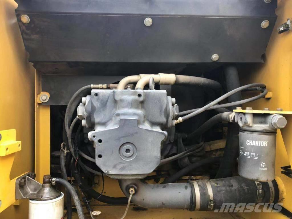 Komatsu pc200-7 履带挖掘机