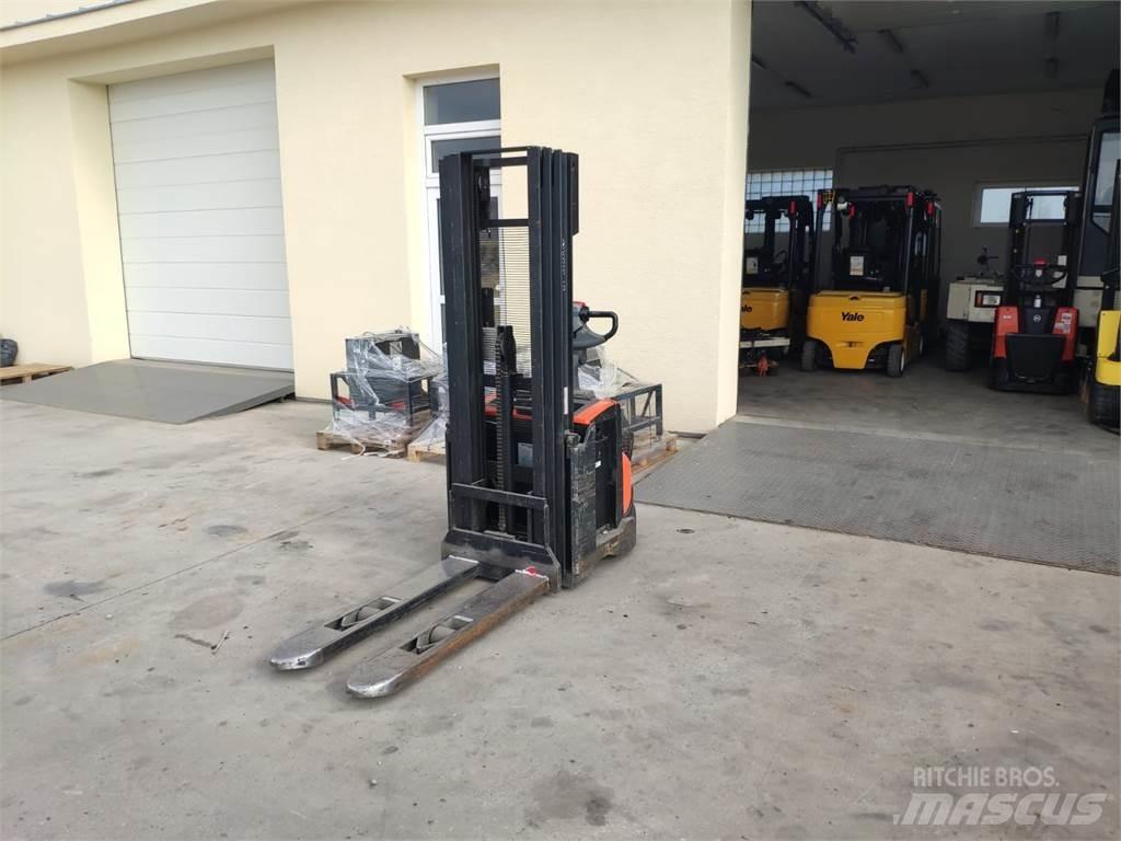 BT SWE120 手推堆垛车