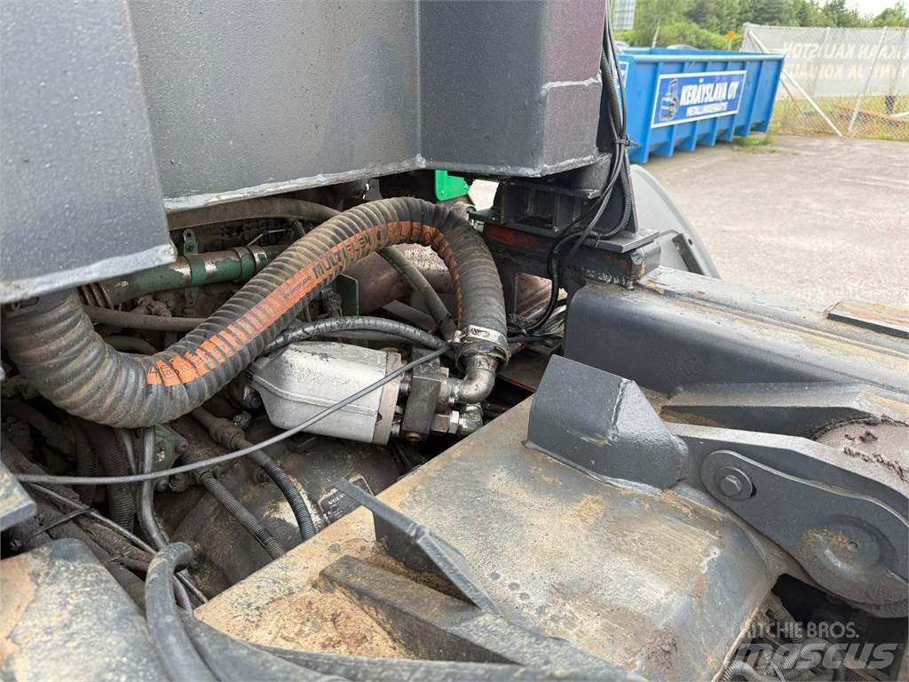 Volvo FE320 6x2*4 工程吊钩车