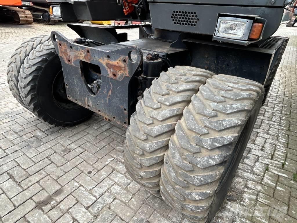 Hitachi ZX 140 W 轮式挖掘机