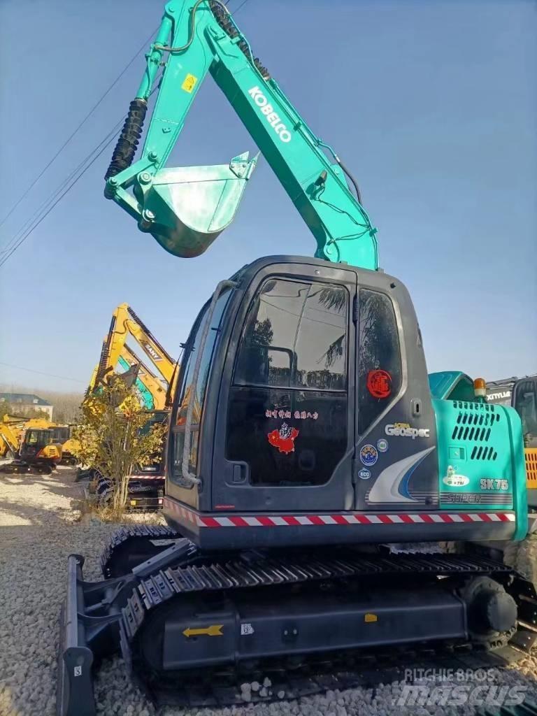Kobelco SK 75 中型挖掘机