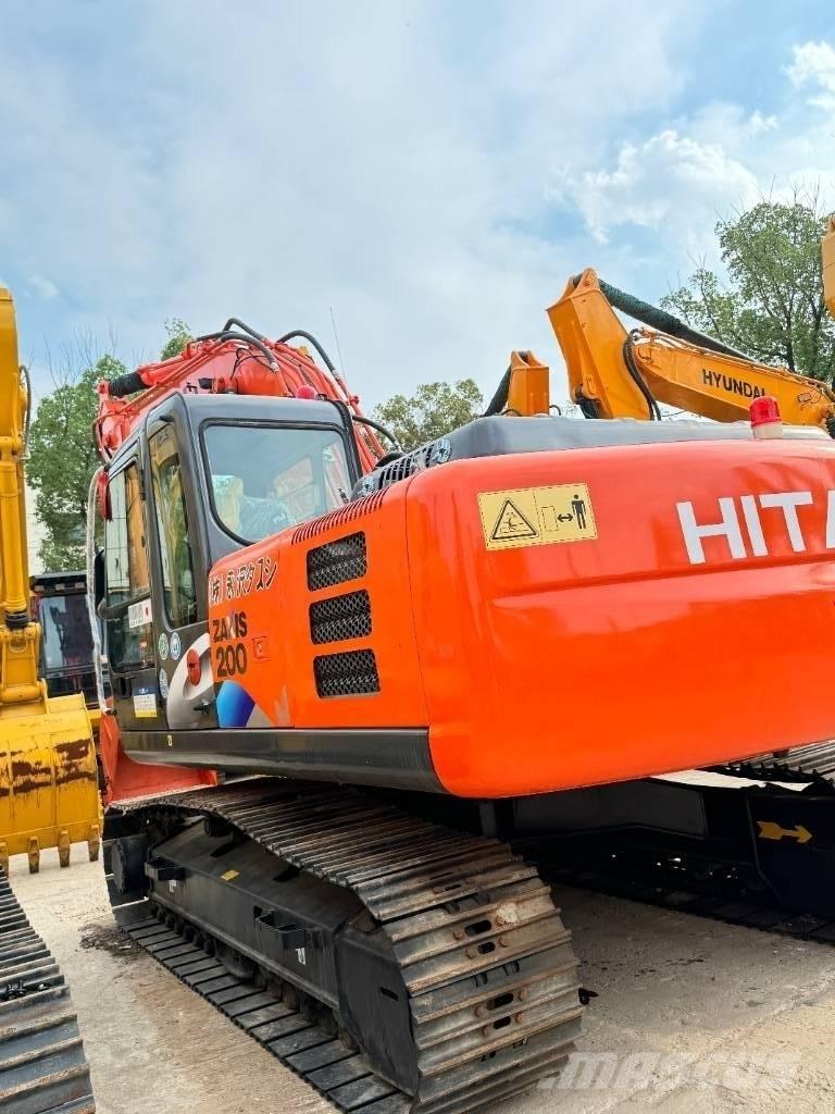 Hitachi ZX 200 履带挖掘机