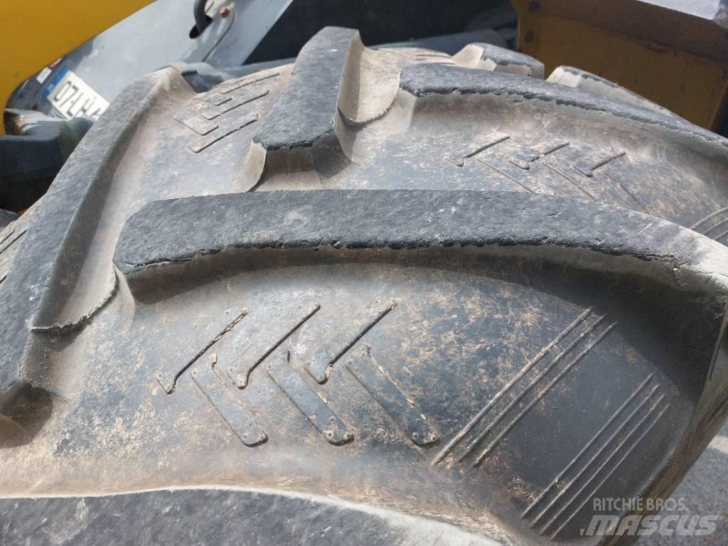 Komatsu WA320-5 轮式装载机