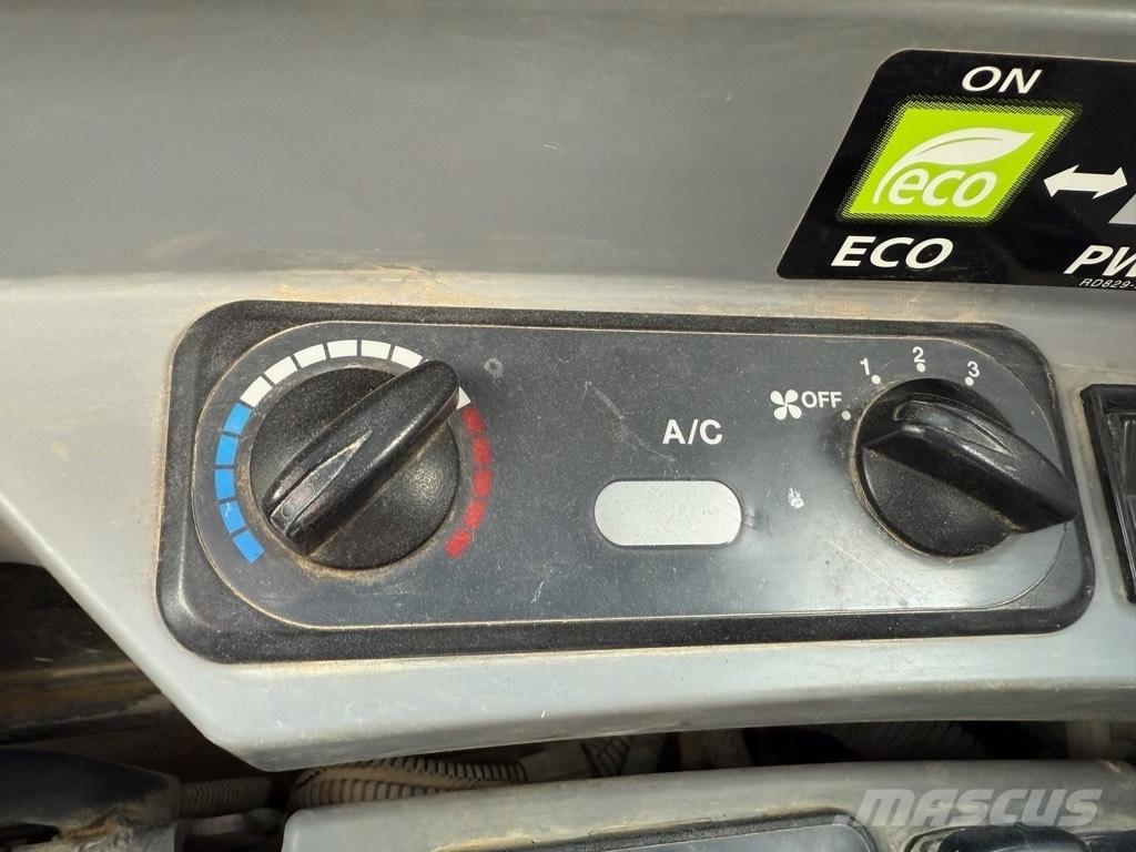 Kubota KX 080 中型挖掘机