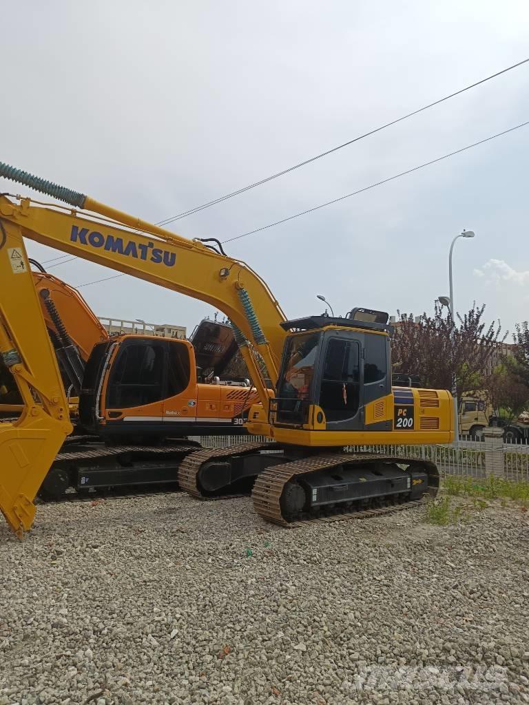 Komatsu PC 200 履带挖掘机