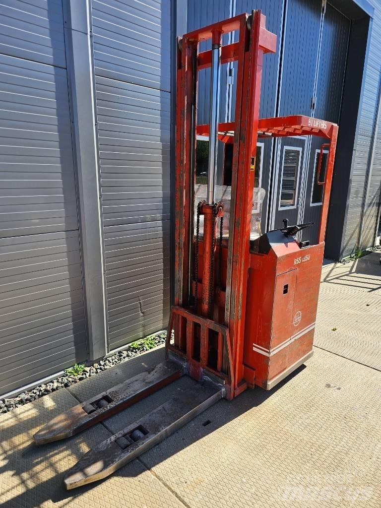 BT RSS 1350 行走式堆垛机