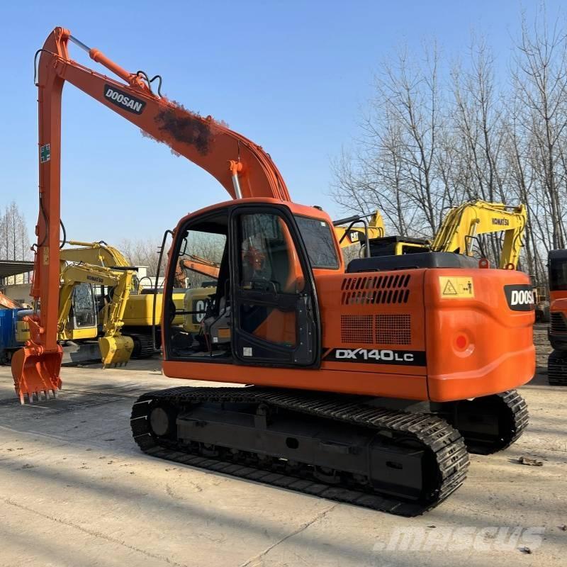 Doosan DX 140 中型挖掘机