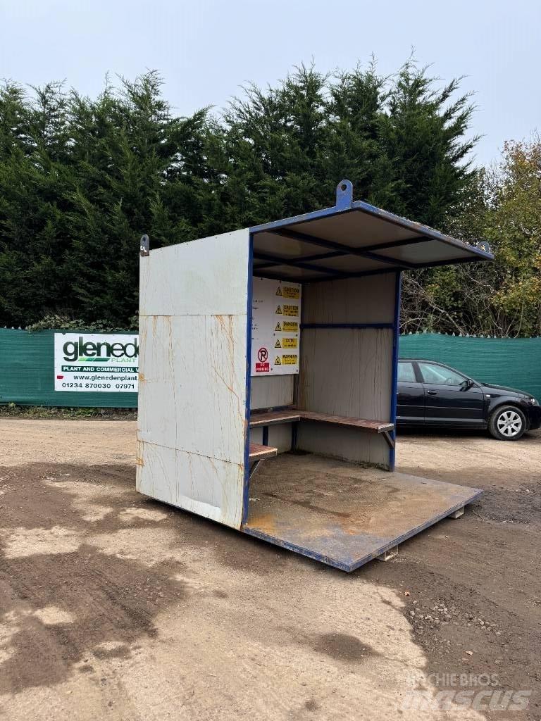  SMOKING SHED 工棚