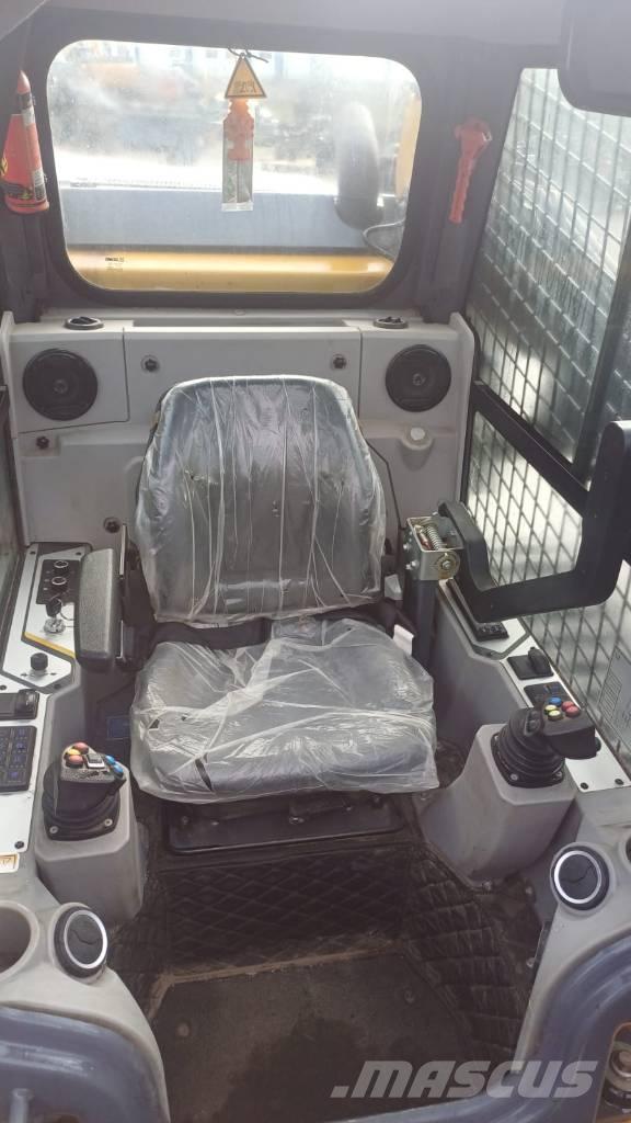 XCMG XC7-TV12 履带式装载机