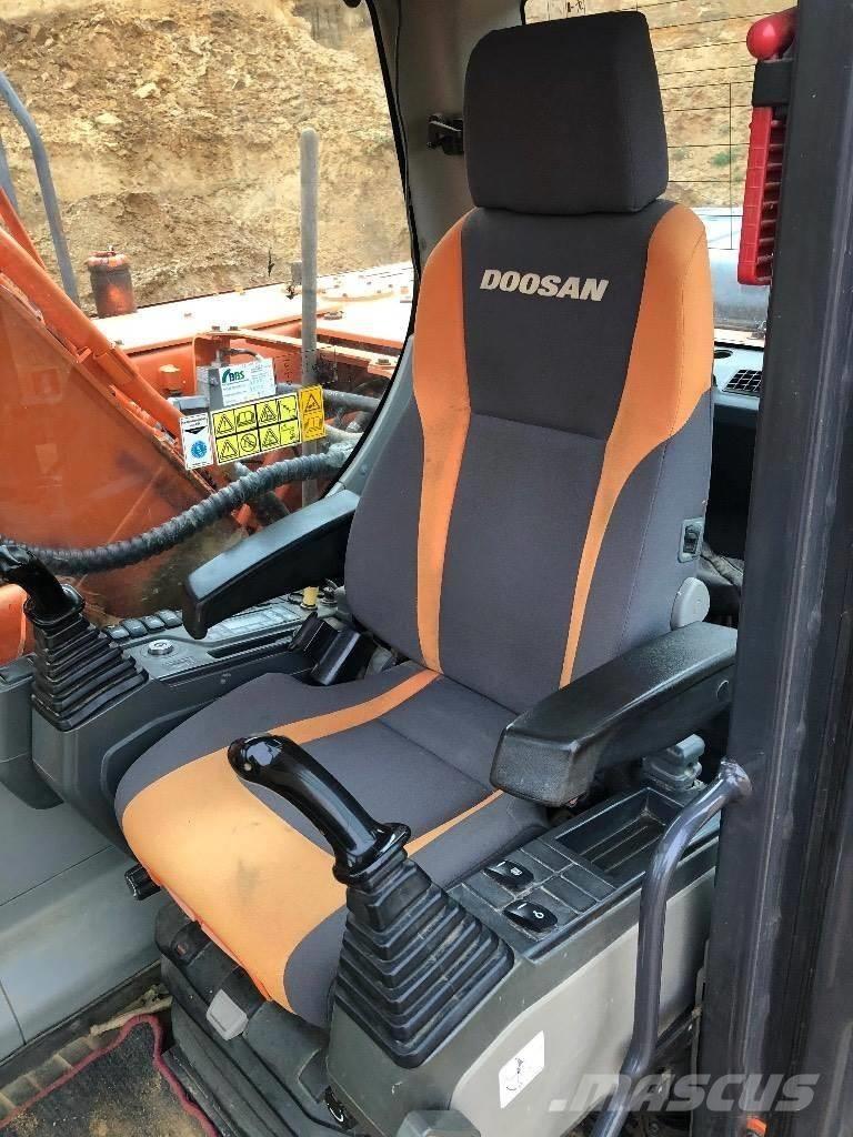 Doosan dx225 履带挖掘机