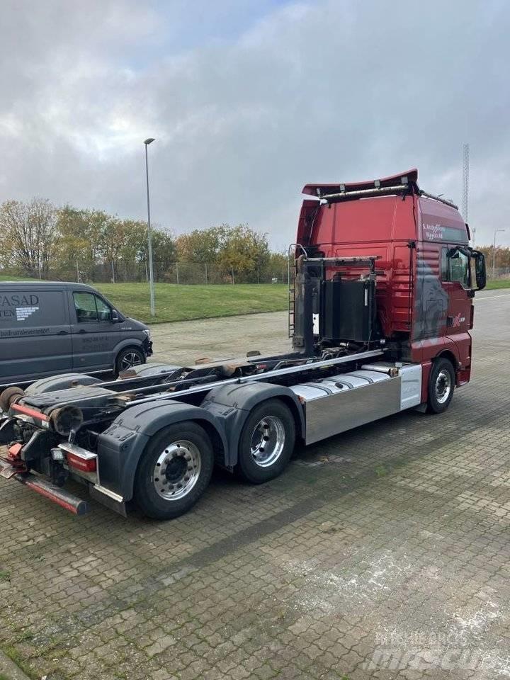 MAN TGX 26.510 工程吊钩车