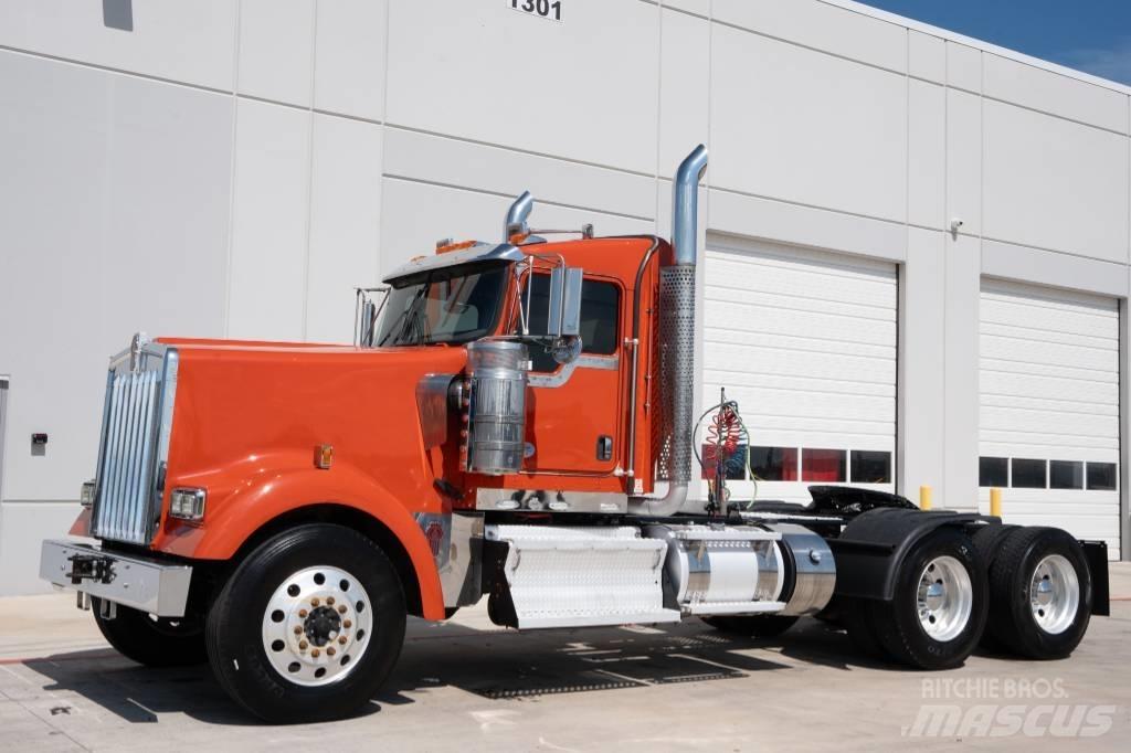 Kenworth W 900 牵引车
