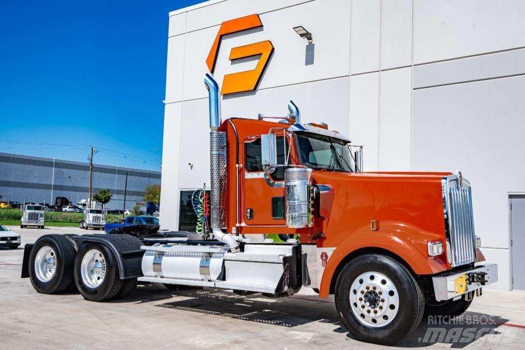 Kenworth W 900 牵引车