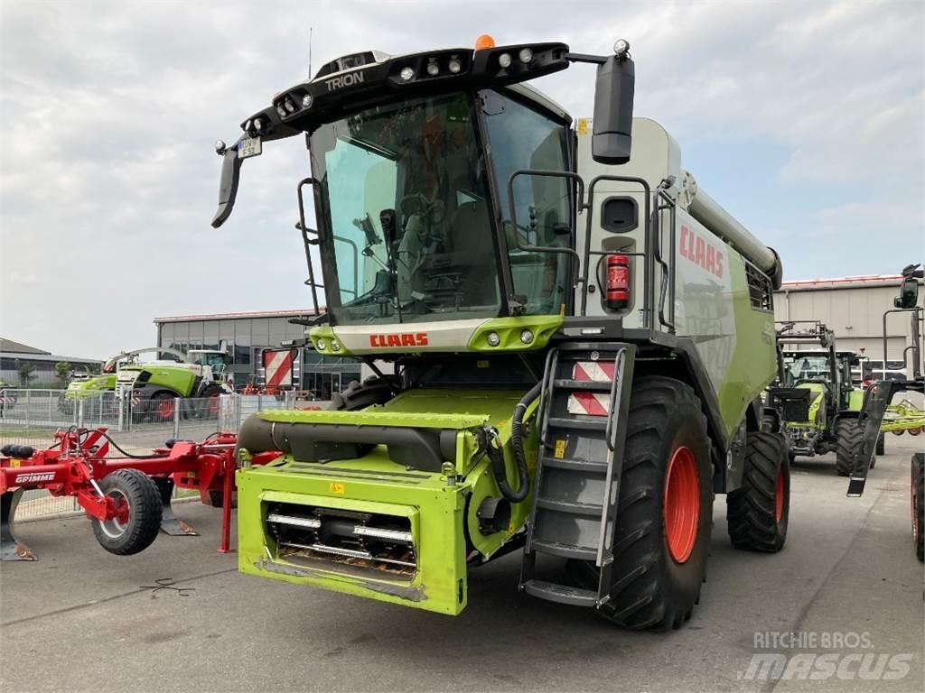 CLAAS Trion 520 联合收割机