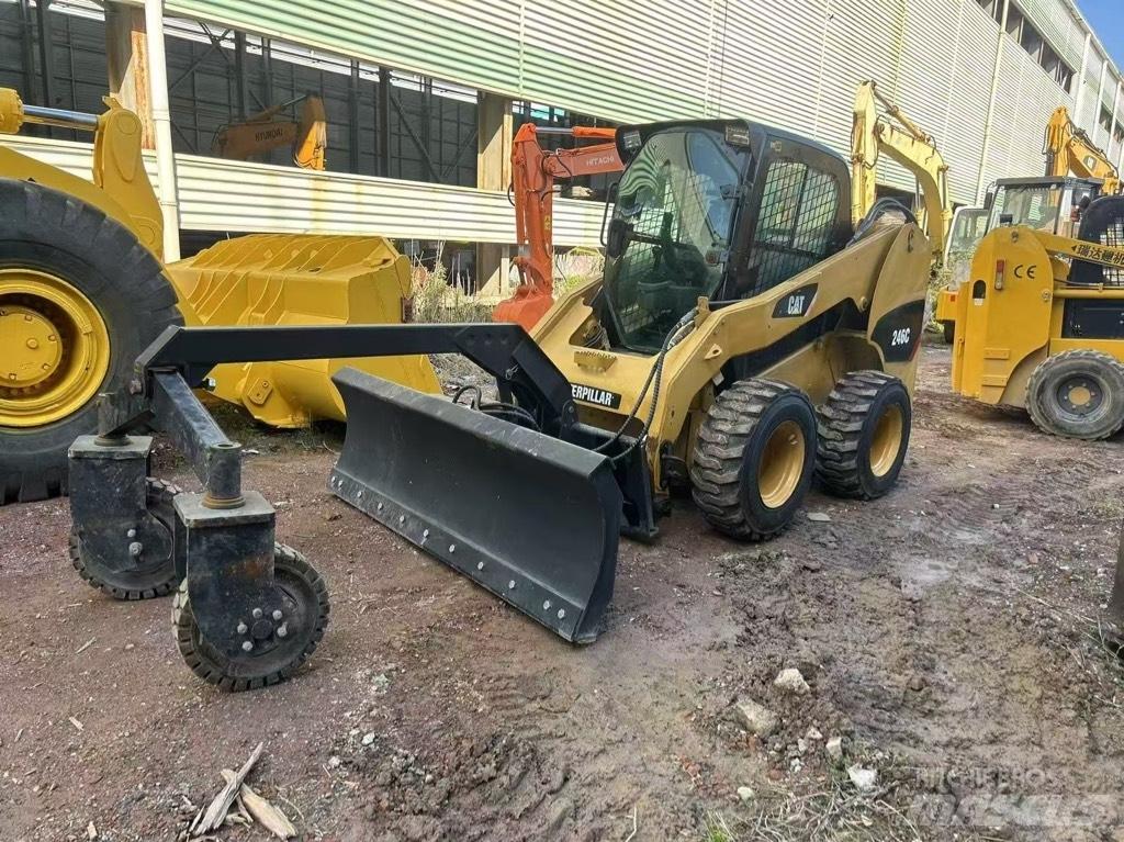 CAT 246 C 滑移装载机