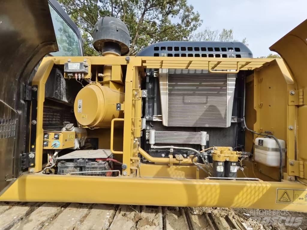 CAT 320 D2 履带挖掘机
