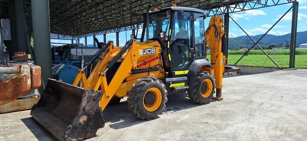 JCB 3cx compact 反铲装载机