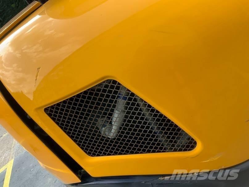 JCB 8026 CTS 小型挖掘机