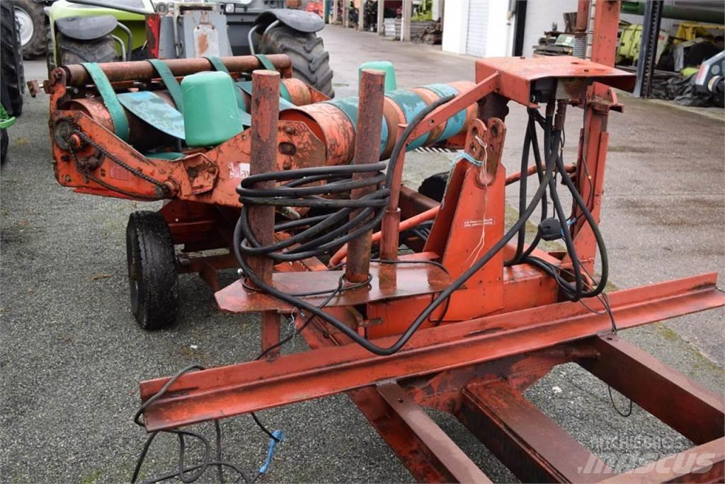 Kverneland UN7558 牧草包膜机