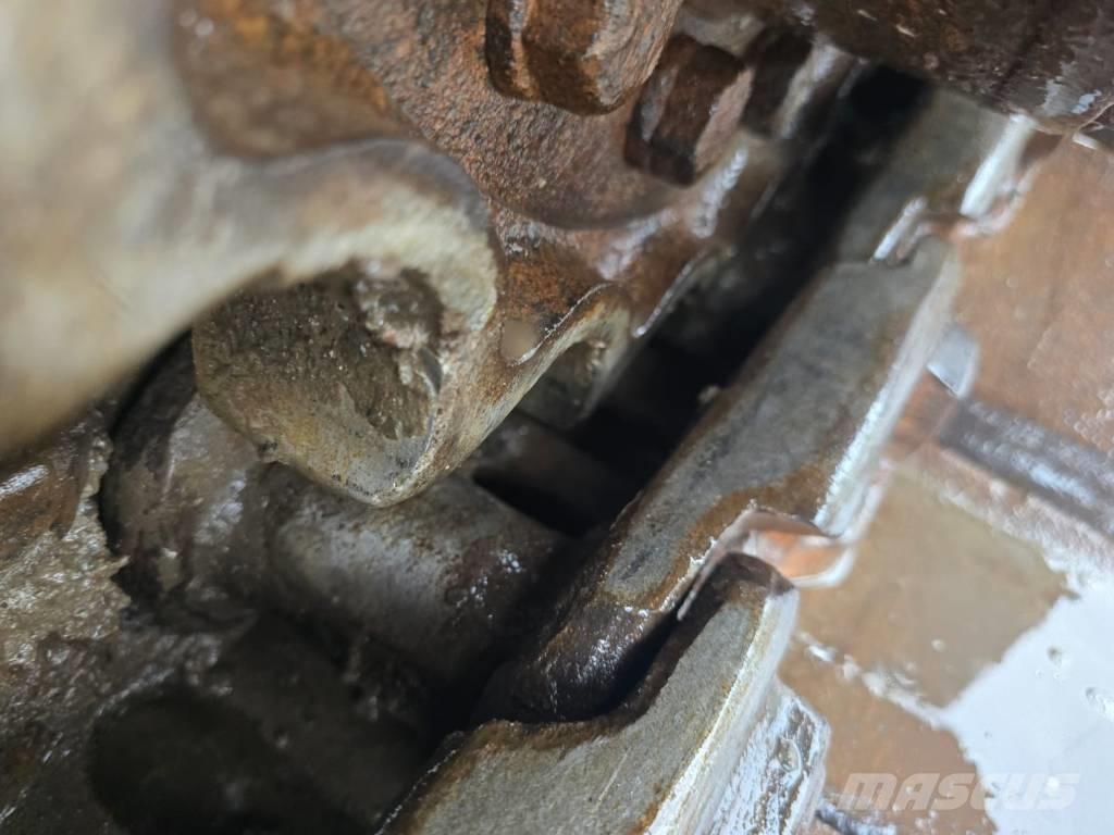 Hitachi ZX 210 履带挖掘机