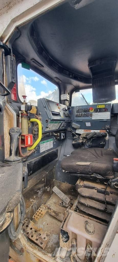 Sandvik LH 307 地下装载机