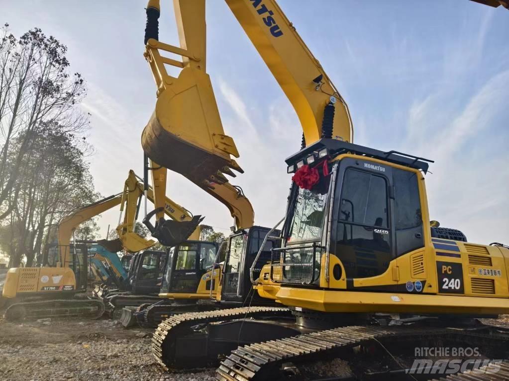 Komatsu PC240-8 中型挖掘机