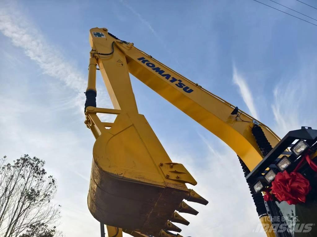 Komatsu PC240-8 中型挖掘机