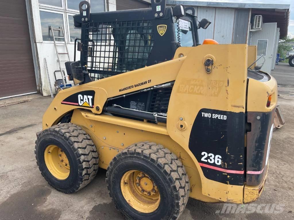 CAT 236 滑移装载机