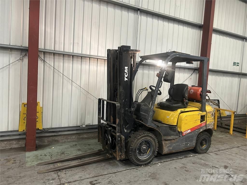 TCM FG25T3 天然气叉车