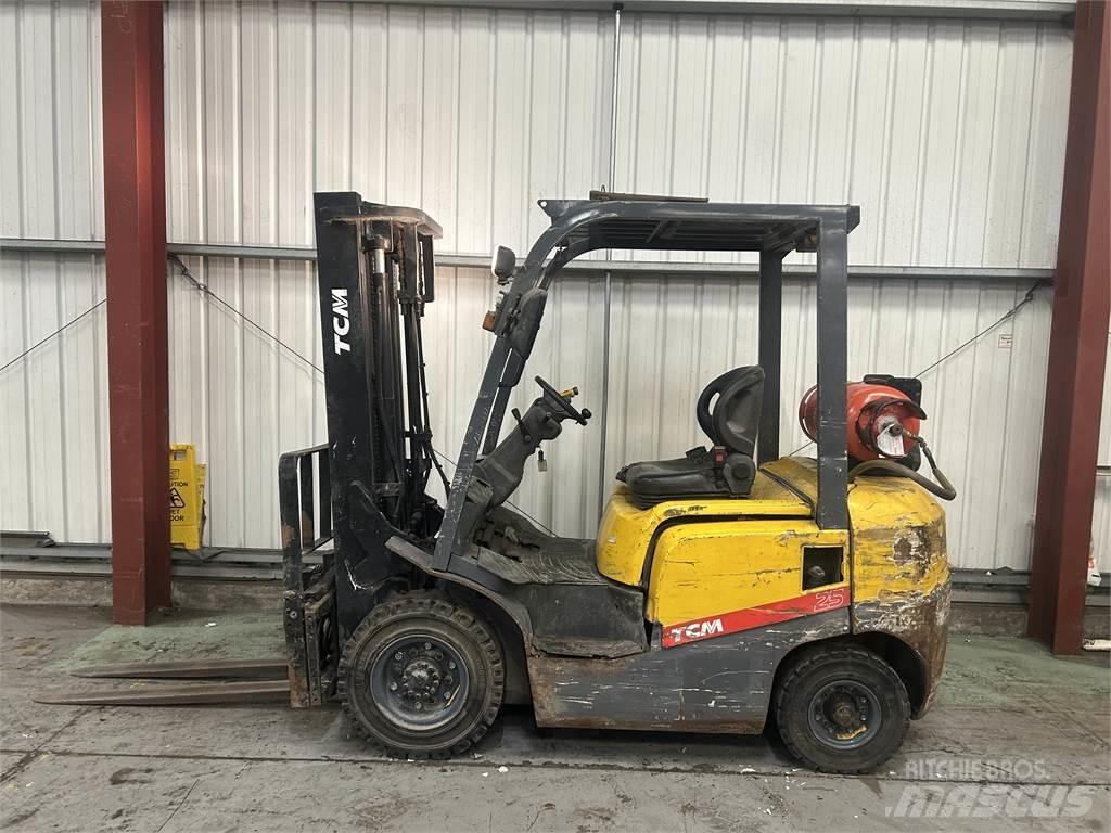 TCM FG25T3 天然气叉车