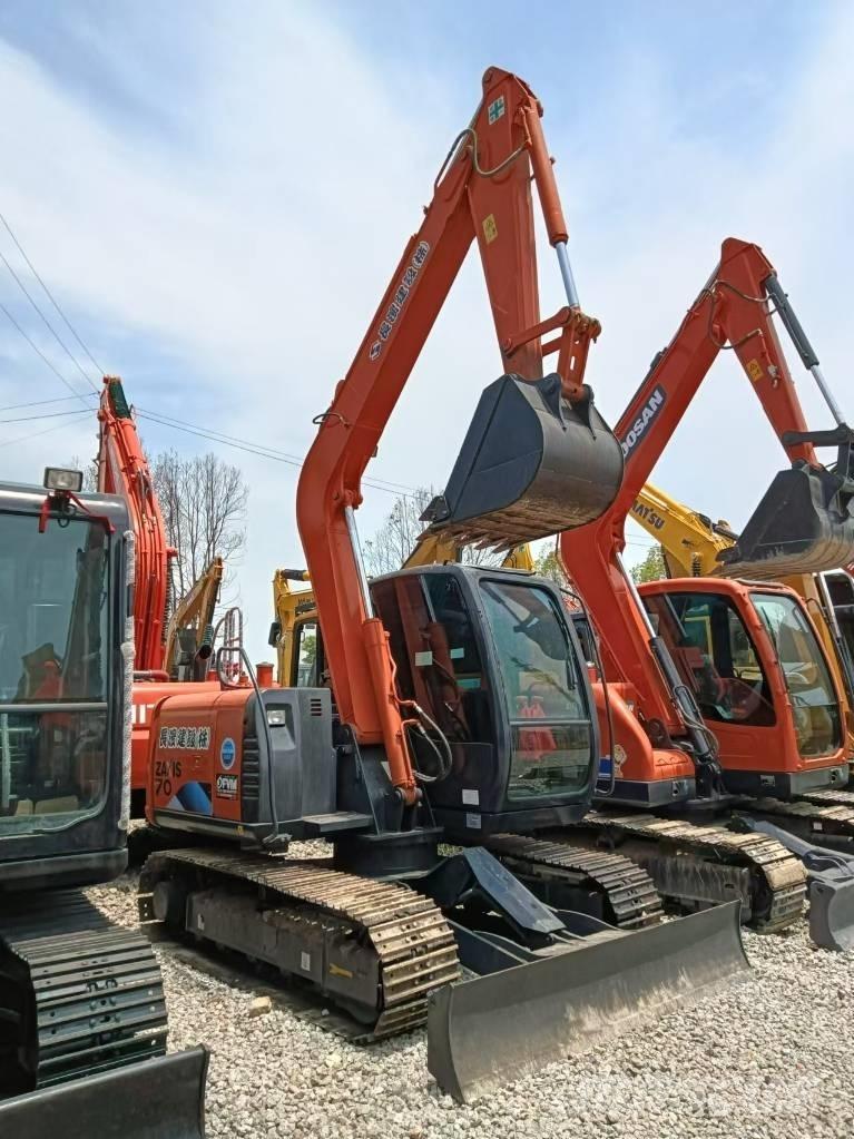Hitachi ZX 70 小型挖掘机