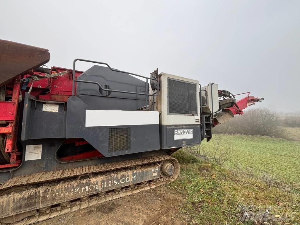 Sandvik QJ 241 移动式破碎机