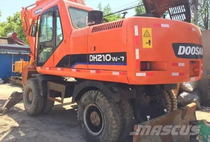 Doosan DH210W 轮式挖掘机