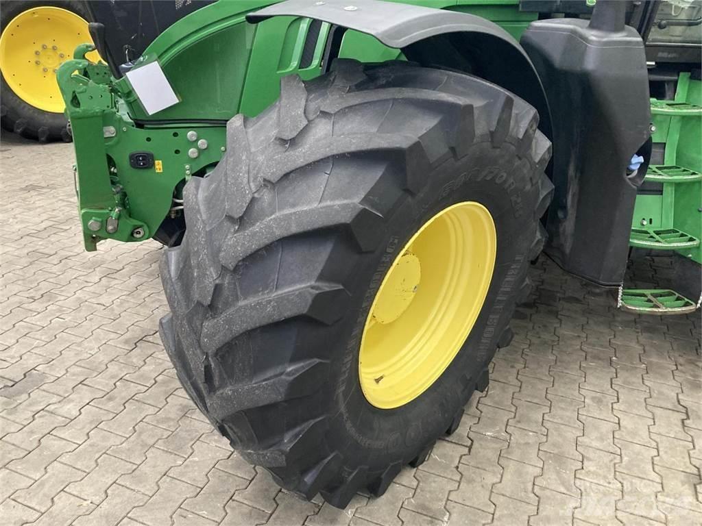 John Deere 6215R 拖拉机/农用车