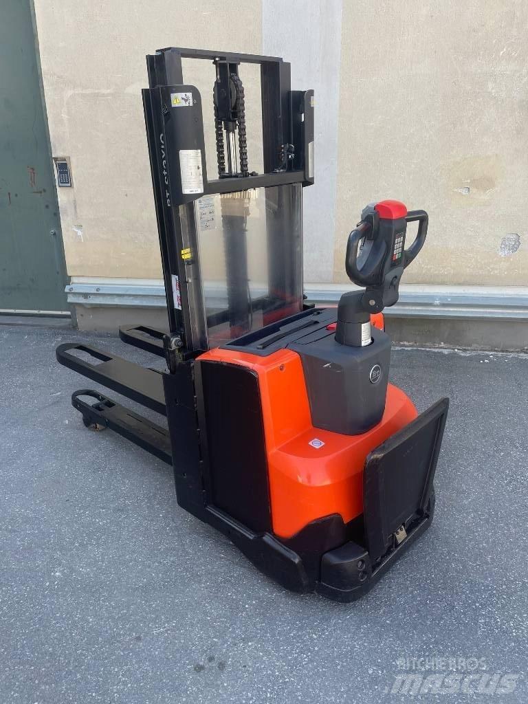 BT SWE200D 手推堆垛车
