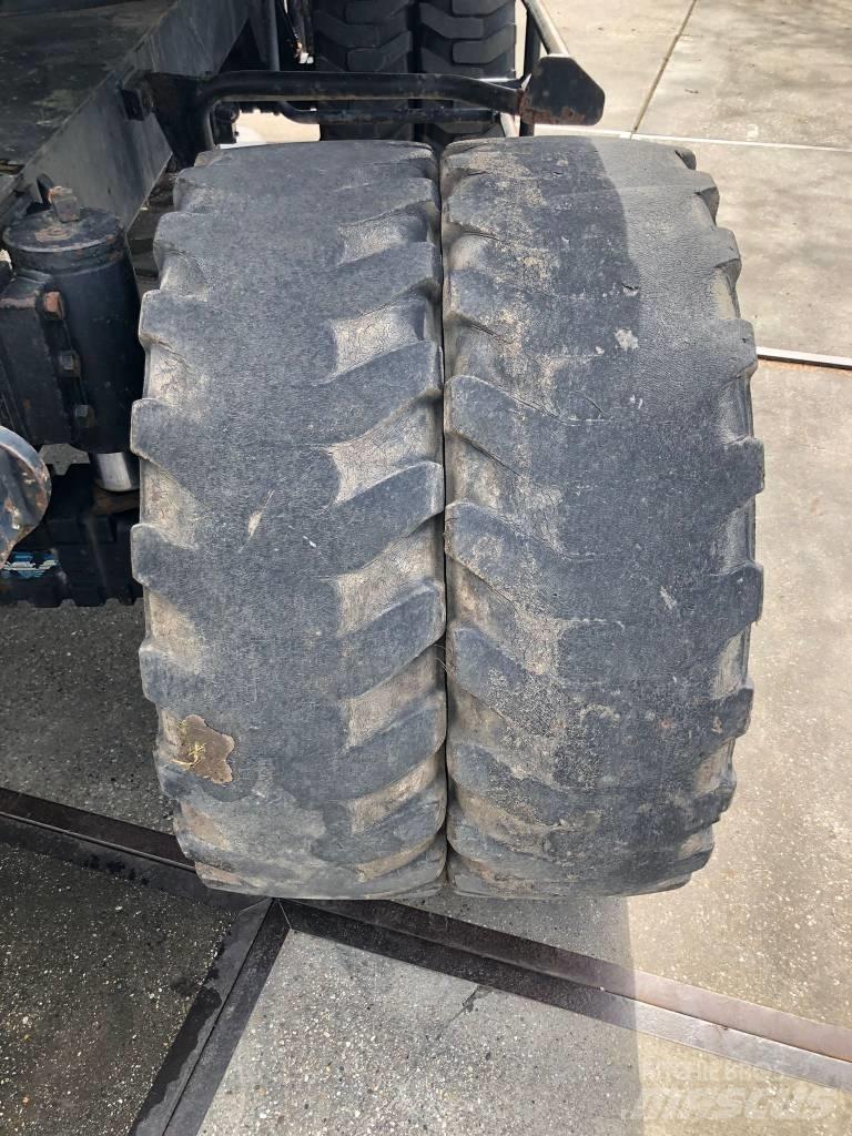 Etec 813B 轮式挖掘机