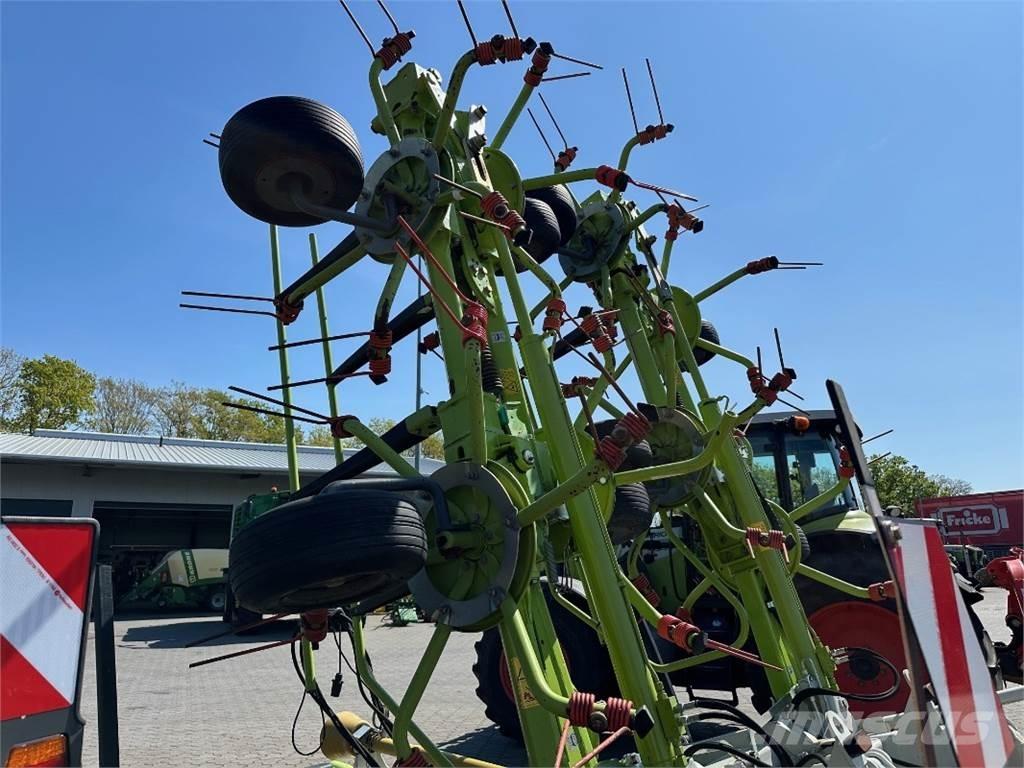 CLAAS Volto 1100 T 犁耙和摊草机