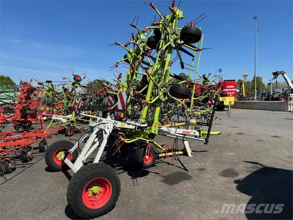 CLAAS Volto 1100 T 犁耙和摊草机