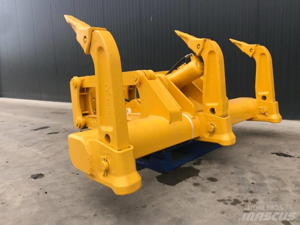 Komatsu D65 松土器