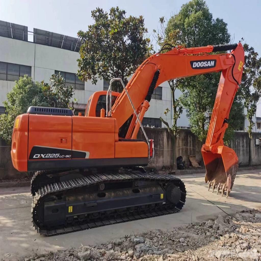Doosan DX225LC-9C 履带挖掘机