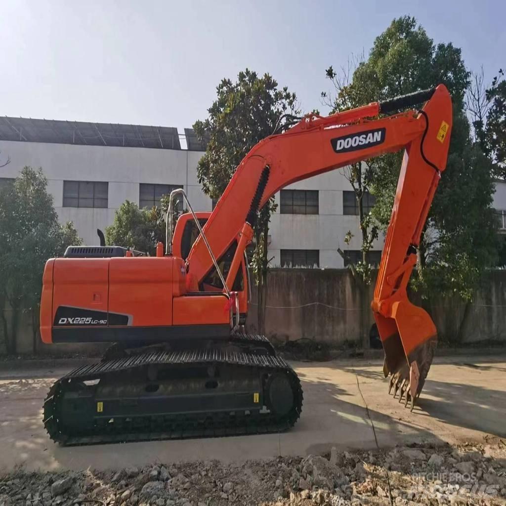Doosan DX225LC-9C 履带挖掘机