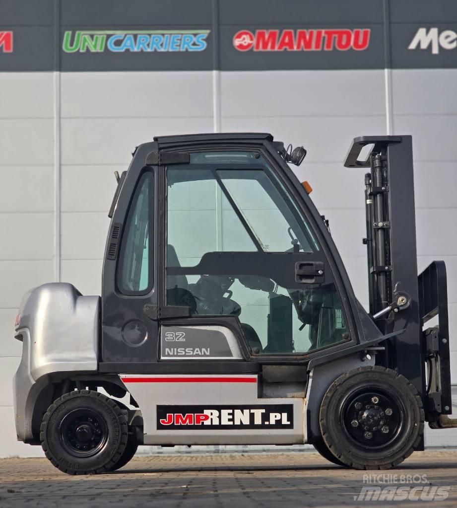 Nissan FGD02 A 32 Q 天然气叉车