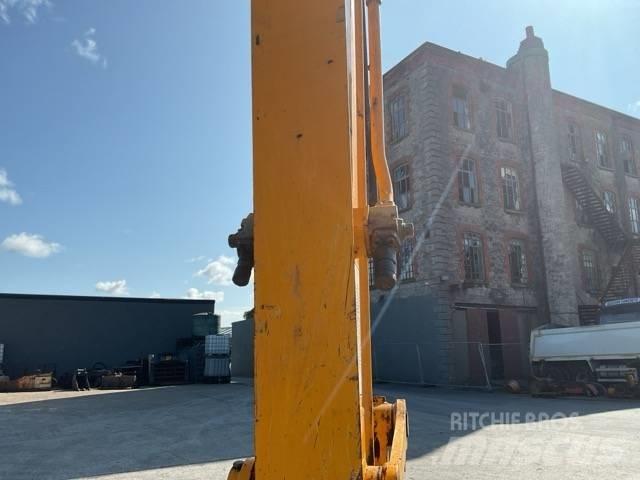 JCB 140XLC 履带挖掘机