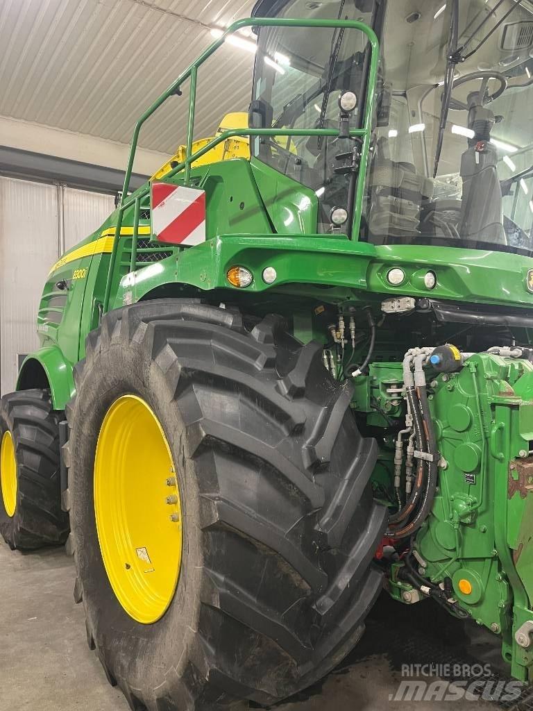 John Deere 8300i 自走式青贮饲料收割机