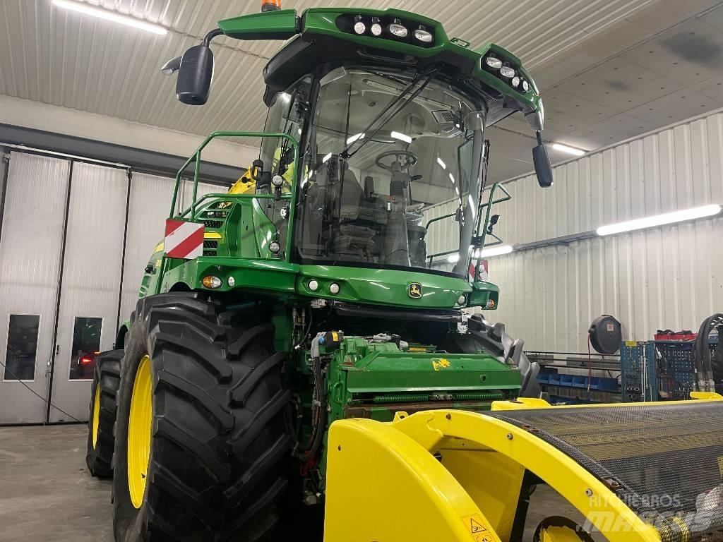John Deere 8300i 自走式青贮饲料收割机