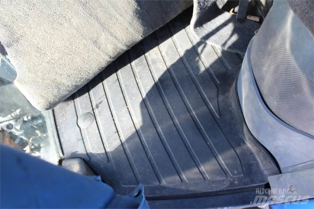 New Holland T8020 拖拉机/农用车