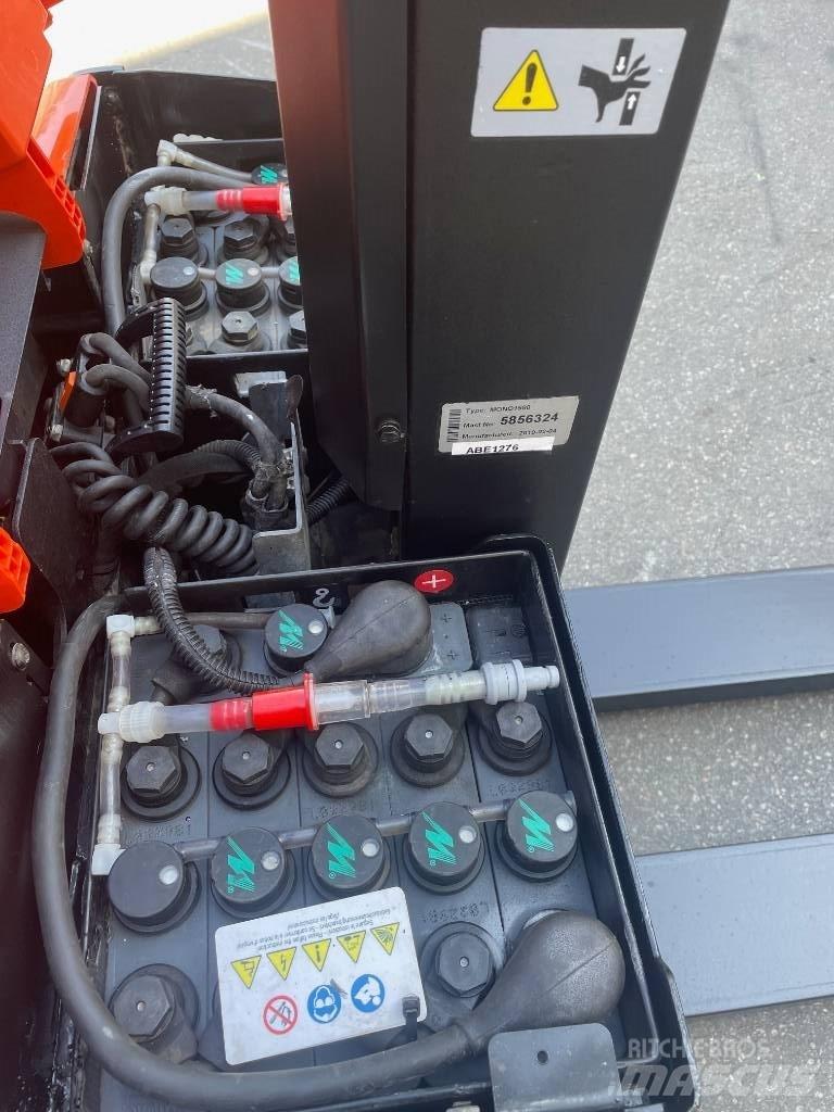 BT SWE080L 手推堆垛车