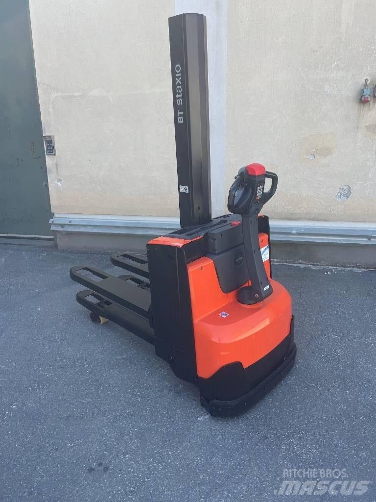 BT SWE080L 手推堆垛车