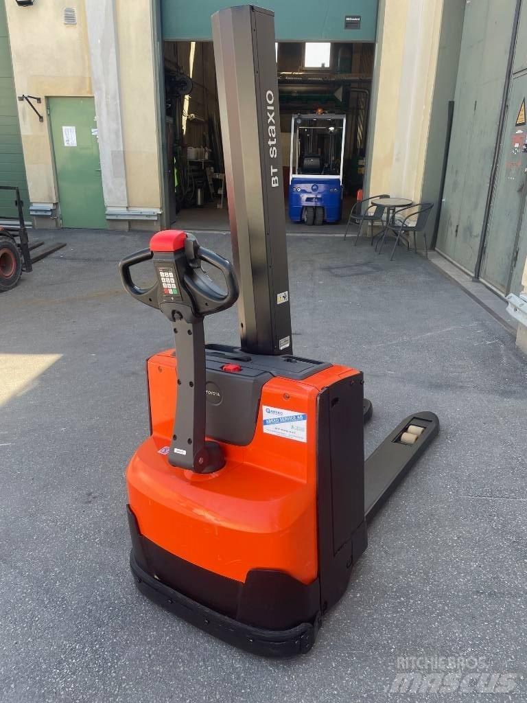 BT SWE080L 手推堆垛车