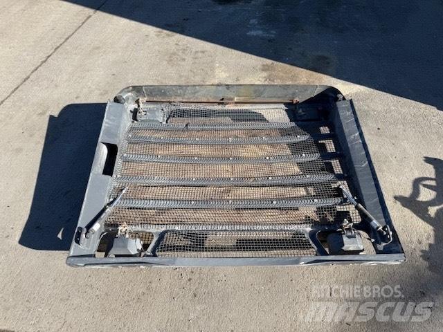 Doosan DL 400 OSŁONA 底盘和悬架